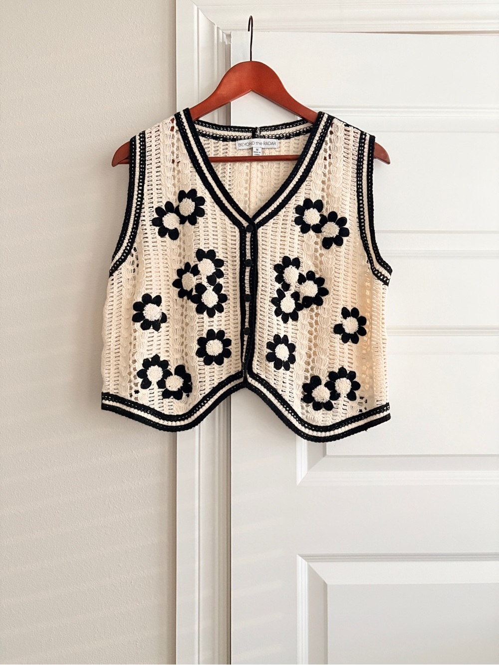 Beyond the Radar Daisy Crochet Vest M Cottagecore Retro Boho